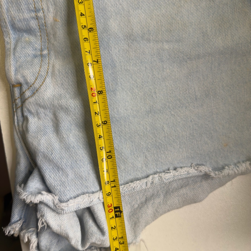 Levi's 501 Cut Off Denim Shorts Womens 30 Light Blue Vintage Y2K Baggy Summer - Picture 6 of 6